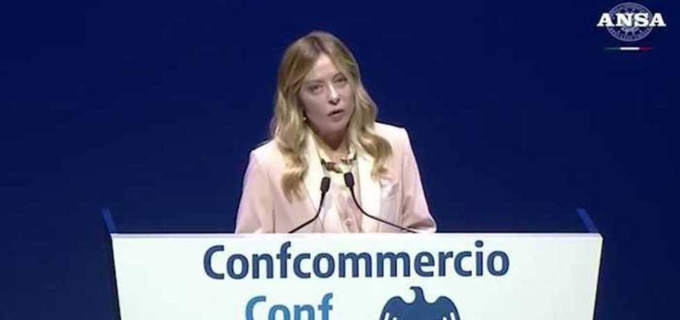 Assemblea Confcommercio, Meloni: «Vogliamo ridurre il carico fiscale sul ceto medio»