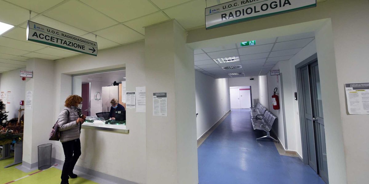 la sanit224 sar224 a pagamento per gli italiani all8217estero i clandestini tutto gratis da Laverita.info la sanit224 sar224 a pagamento per gli italiani all8217estero i clandestini tutto gratis