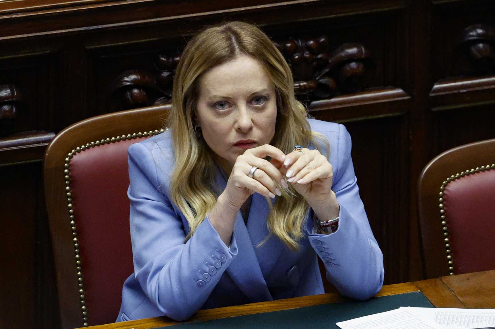 Meloni, prima sberla a Vannacci: «Qui la vera destra non sei tu...»