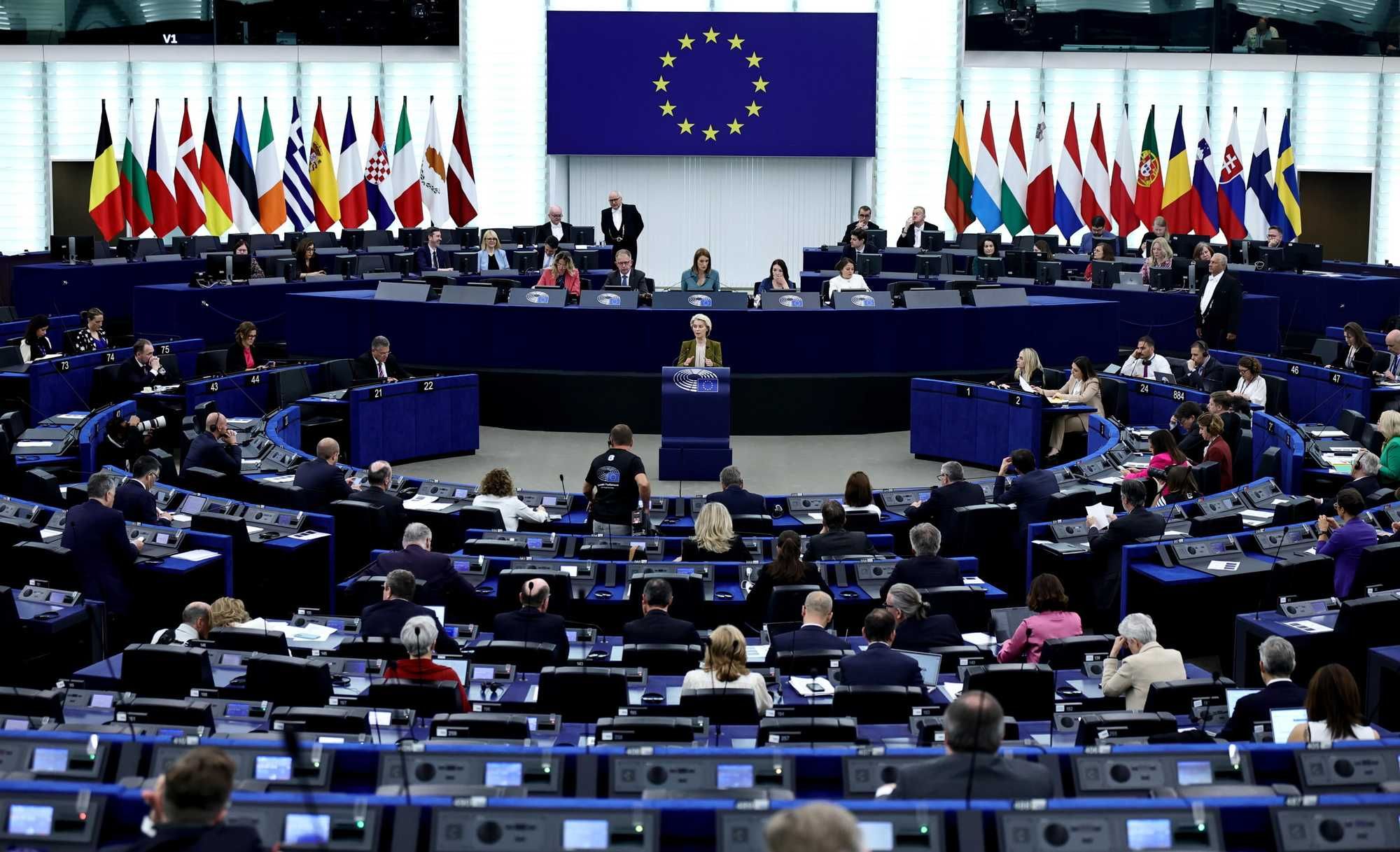 Il bilancio «monstre» spacca l’Europa in due