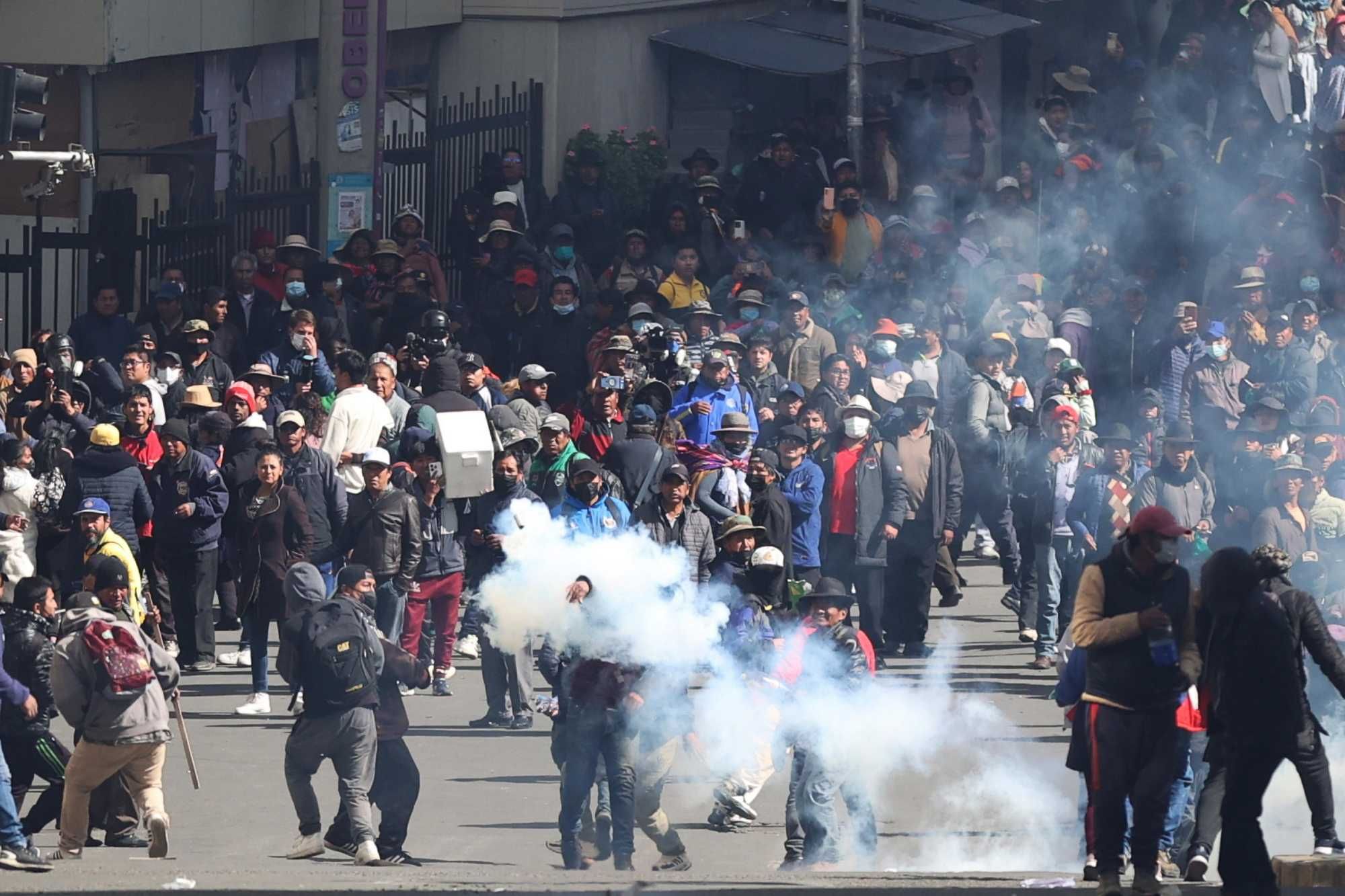 Bolivia sull’orlo della bancarotta. L’ex presidente Morales incendia le piazze contro Paz