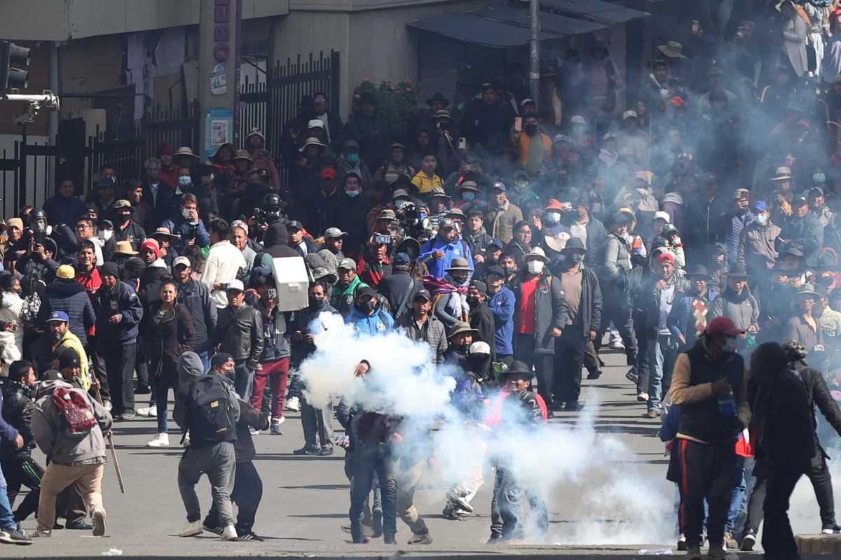 Bolivia sull’orlo della bancarotta. L’ex presidente Morales incendia le piazze contro Paz