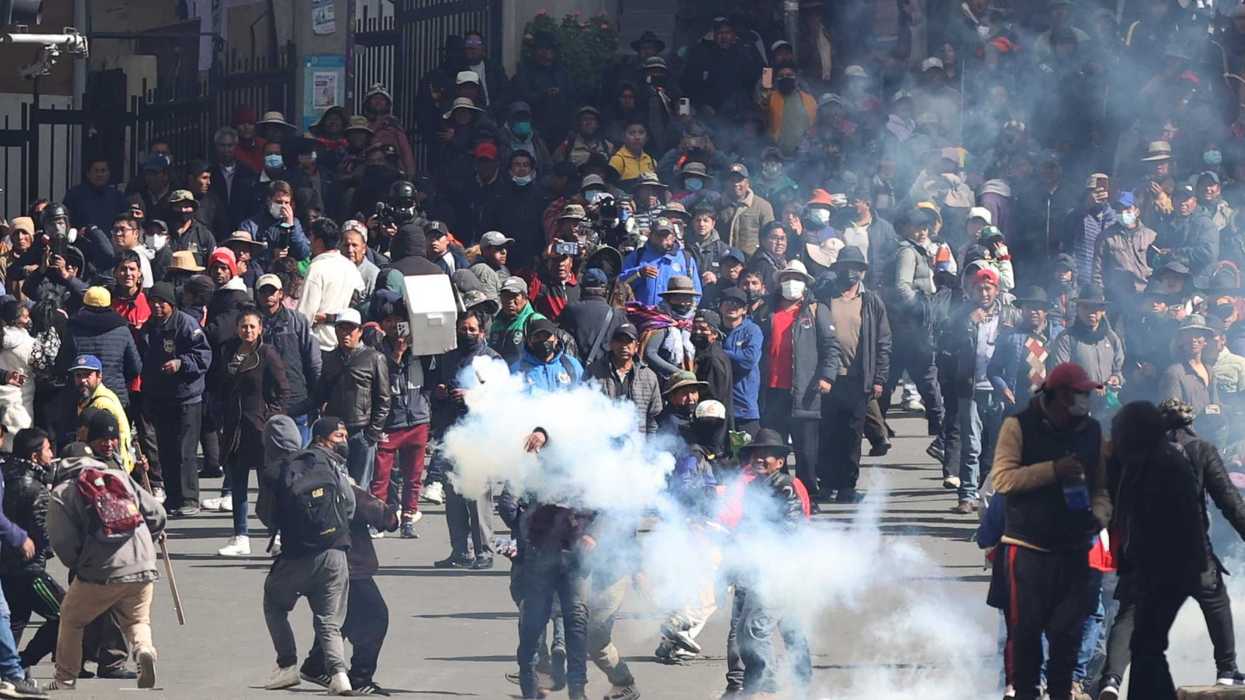 Bolivia sull’orlo della bancarotta. L’ex presidente Morales incendia le piazze contro Paz