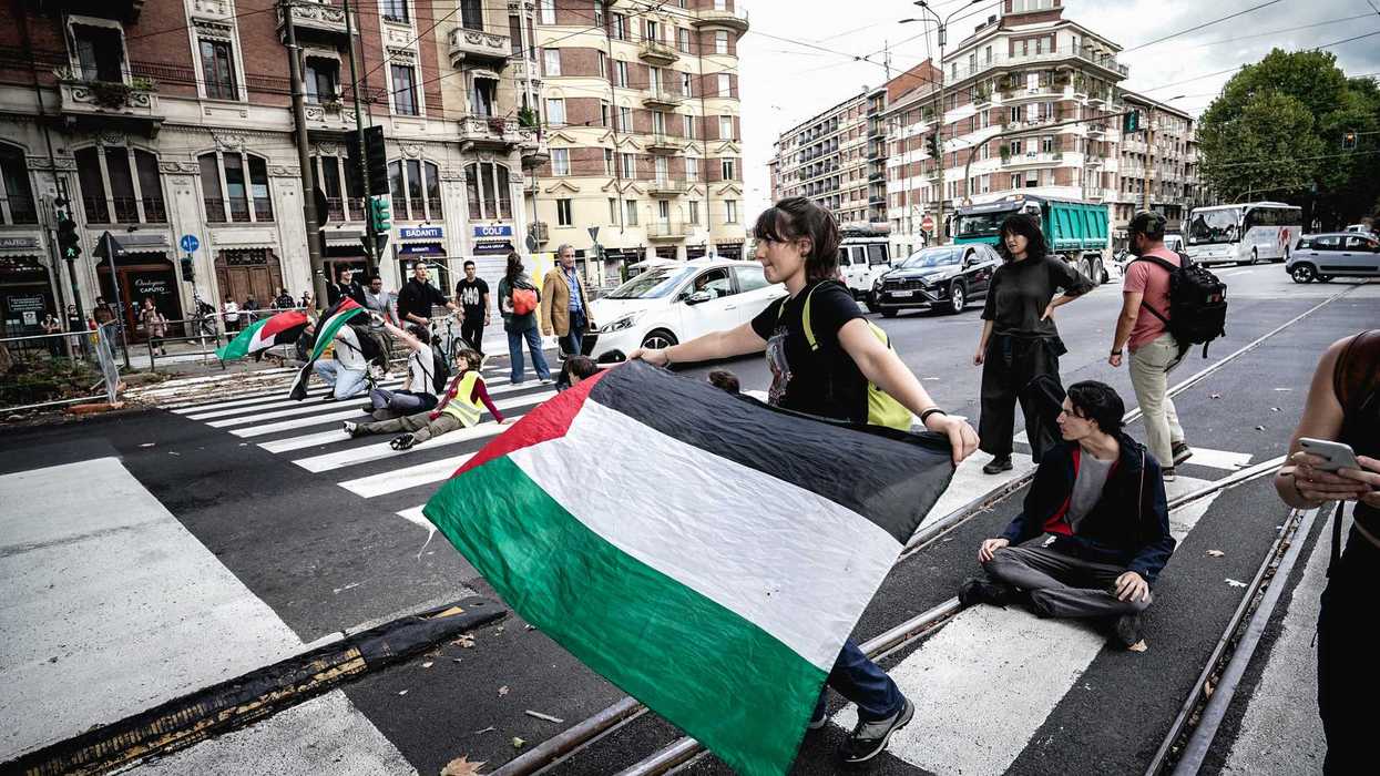 Bomba rossoverde sul ponte degli italiani