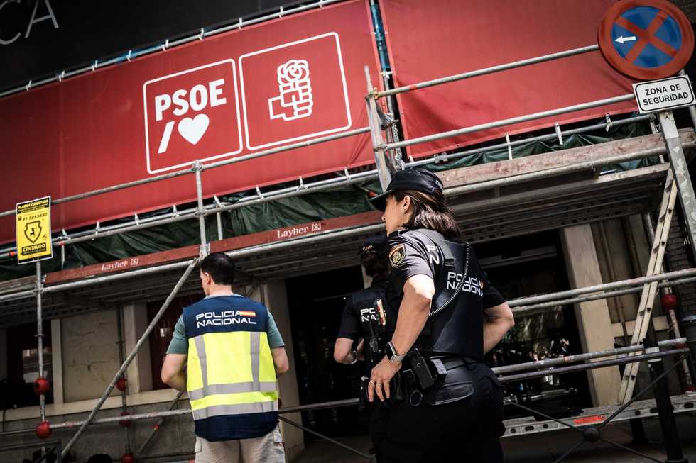 Spagna, perquisita la sede del Partito socialista. Ma Sánchez non schioda e si incolla alla poltrona