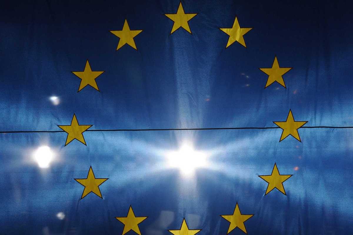 Ultimo harakiri a Bruxelles sull’auto: multe all’Europa e crediti ai cinesi