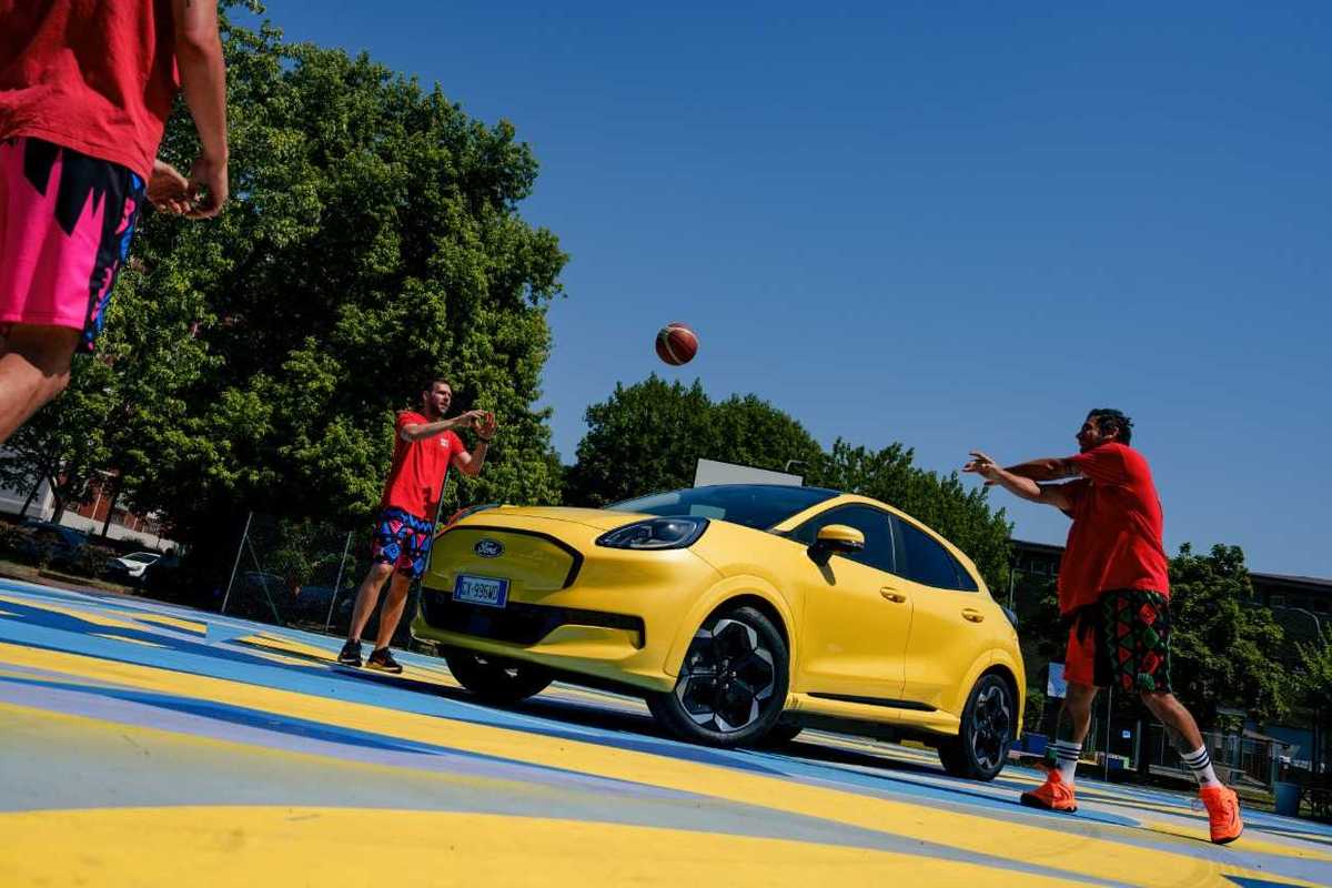 Ford regala una «casa» alla Barona. E Piazza Paci si ricolora di vita