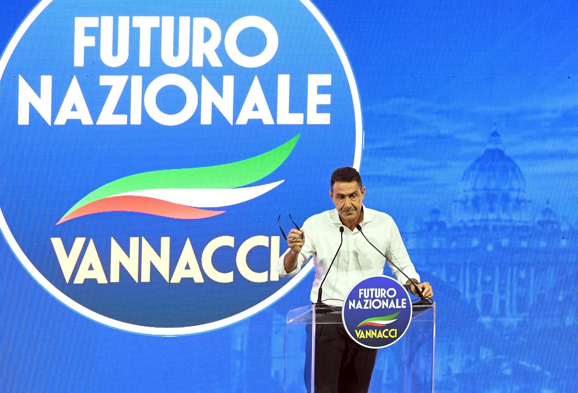 Vannacci s’ingrossa con i delusi. Tajani: «Diamo risposte alla gente»