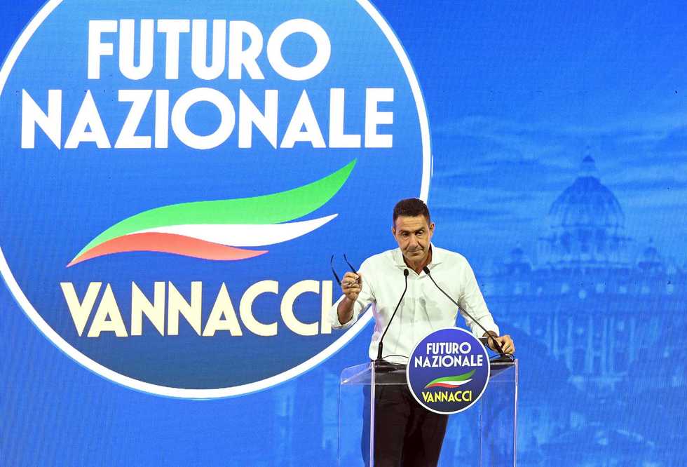 Vannacci s’ingrossa con i delusi. Tajani: «Diamo risposte alla gente»
