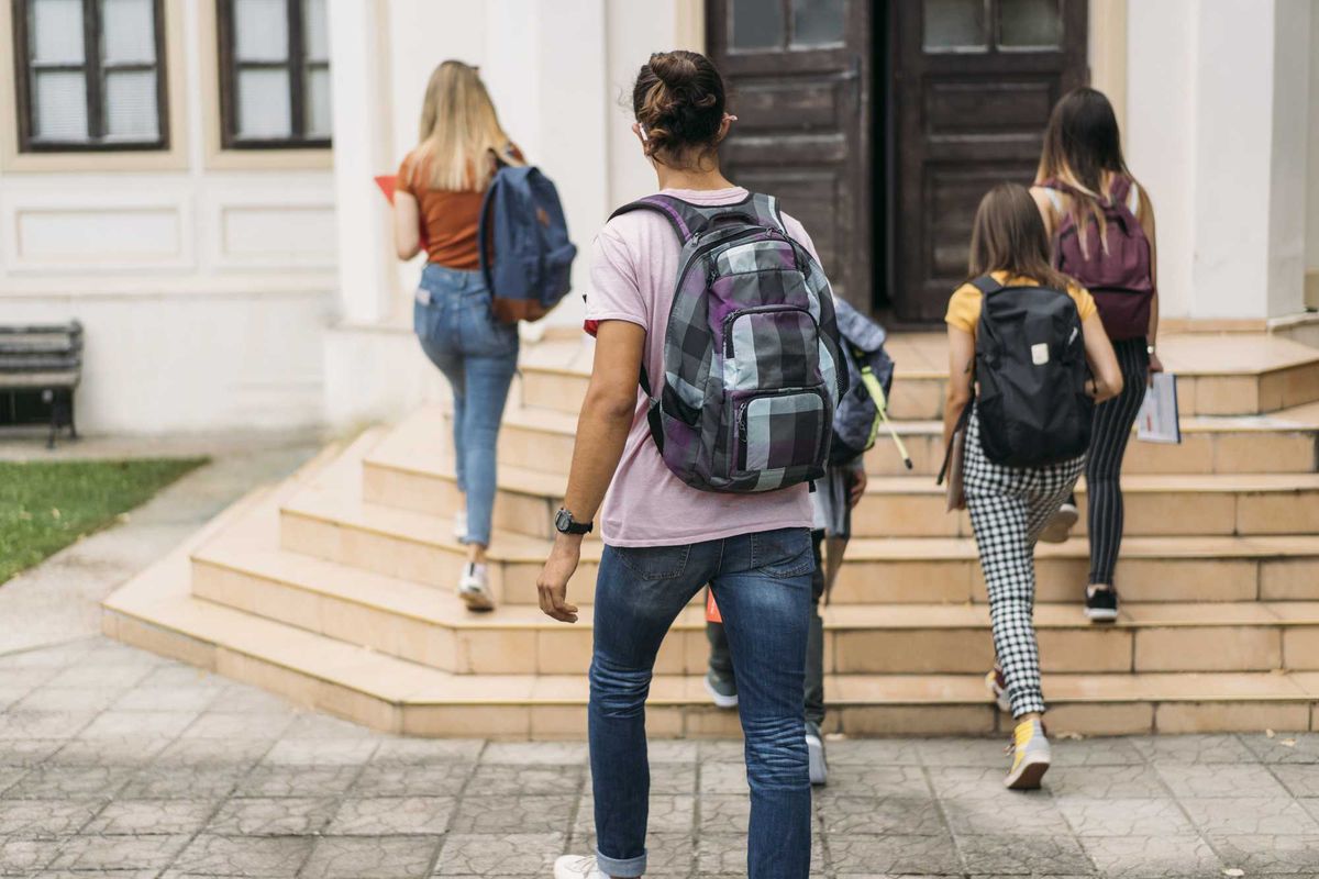 Alla scuola di Cesena bisognerebbe dare zero in imparzialità agli insegnanti