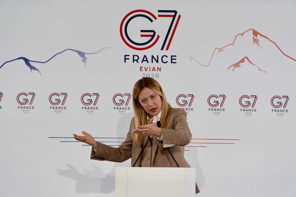 Meloni bastona Vannacci: «Utile alla sinistra»