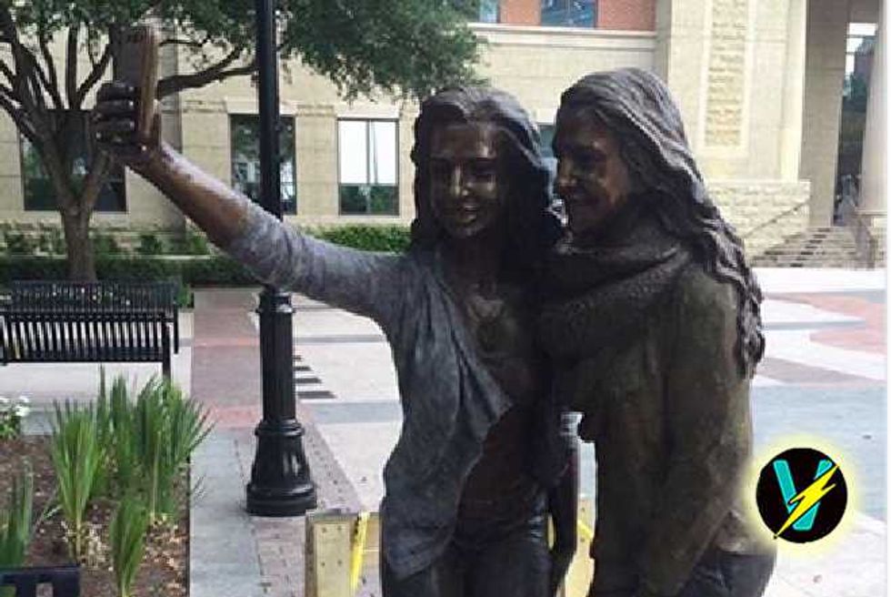 Selfie Statue In Sugar Land Texas Meets With Public Ridicule