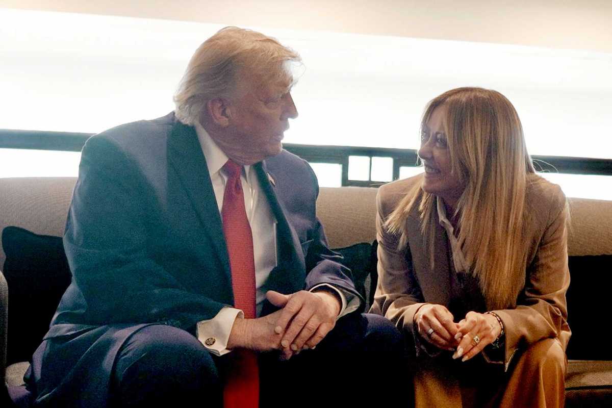 Trump farnetica su Meloni: «Ha implorato per una foto». Lei: «L’Italia non supplica»