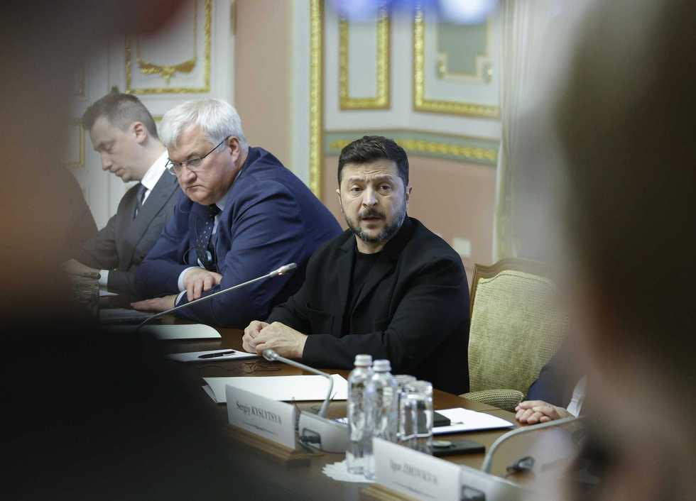La Polonia si accorge degli ucraini nazisti: revocata a Zelensky l’onorificenza