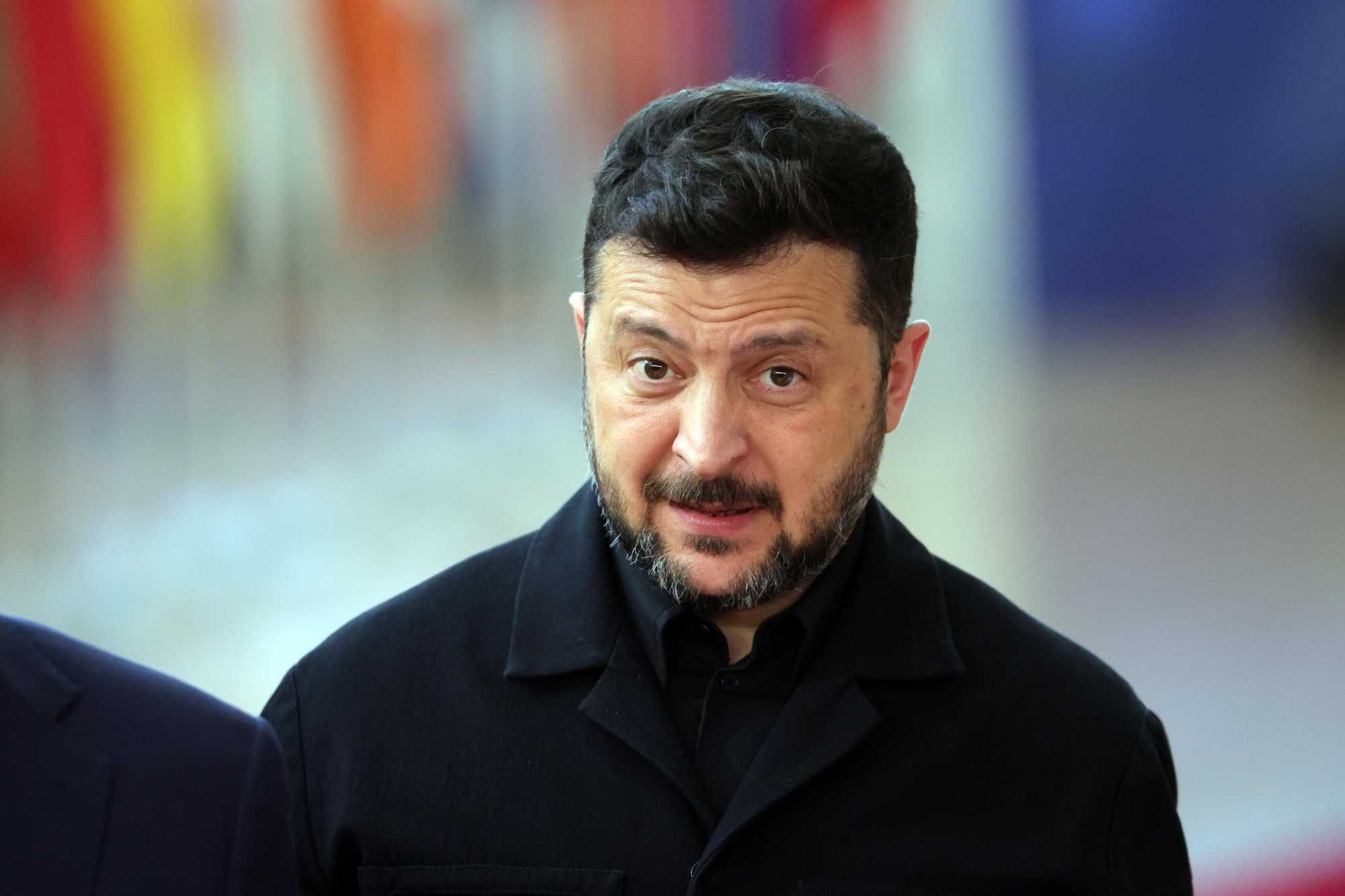Zelensky riprende a lanciare droni. Crimea senza benzina e corrente