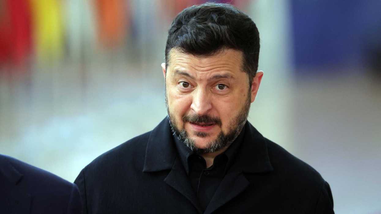 Zelensky riprende a lanciare droni. Crimea senza benzina e corrente