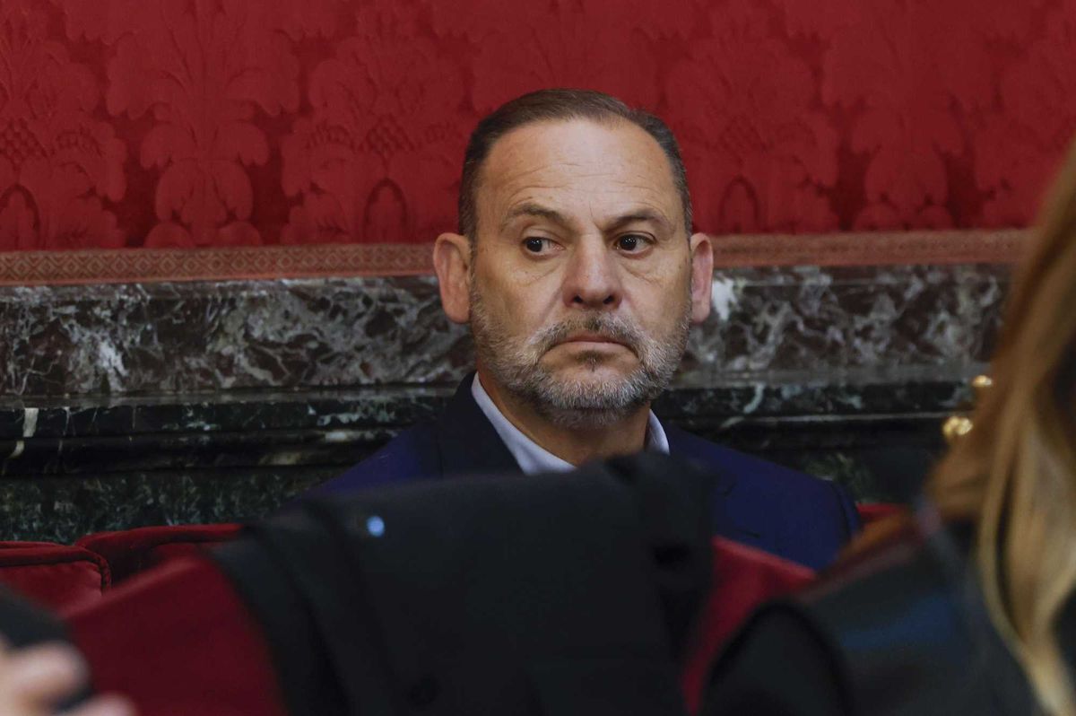 Sánchez assediato dalle inchieste. Il suo ex ministro si becca 24 anni