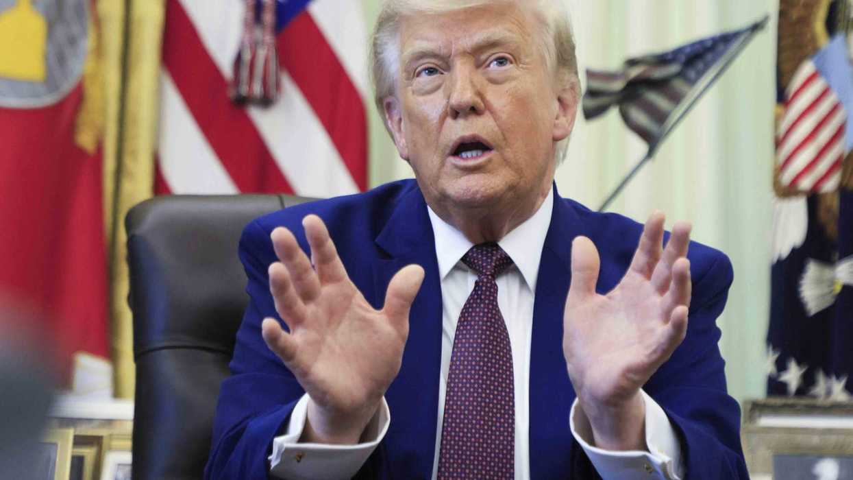 Trump avvisa l’Iran: «Vi colpiremo duro». Poi il colpo di scena: «L’accordo è vicino»