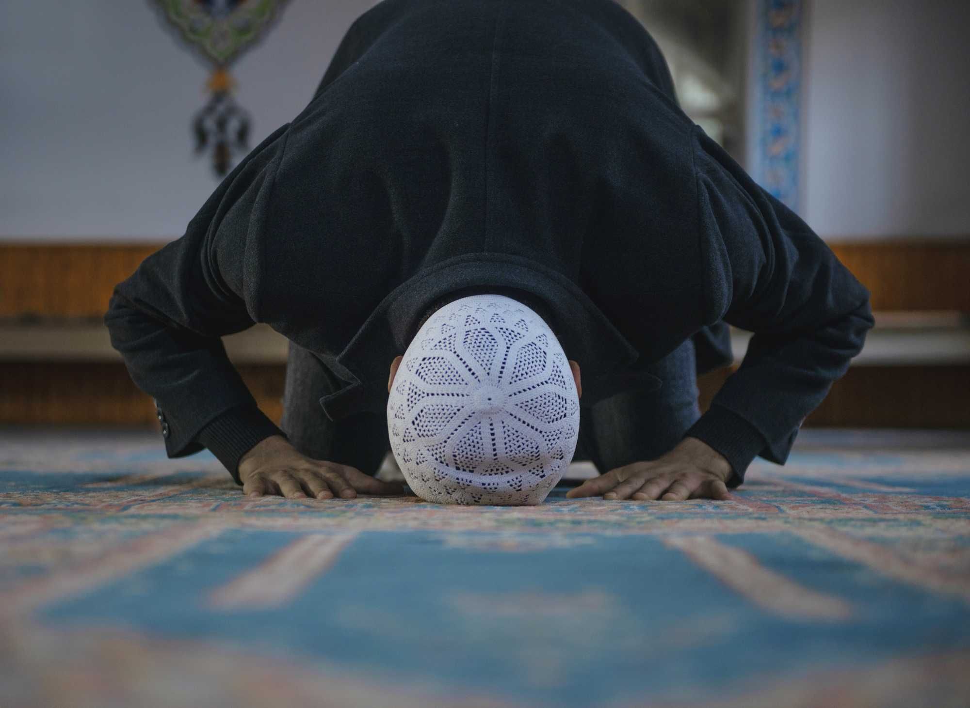 Per essere inclusivi all’oratorio estivo si prega perfino Allah