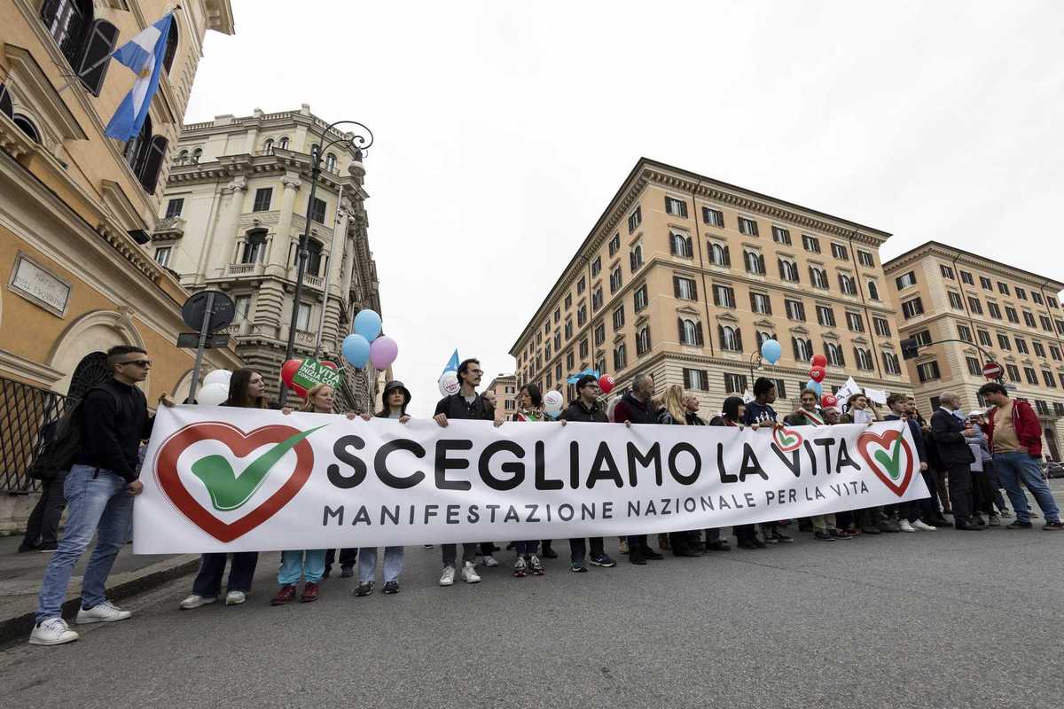 Oggi la sinistra marcia su Roma contro Pro vita e remigrazione