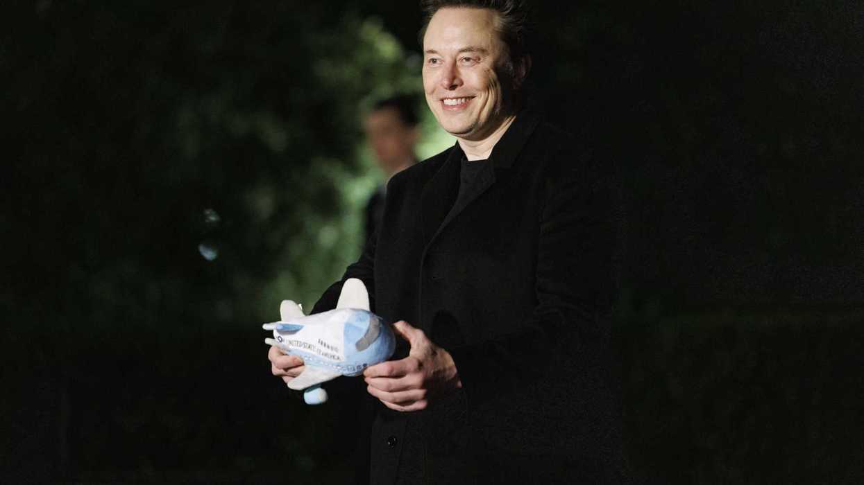 SpaceX, partenza a razzo a Wall Street. Musk fa la storia: è il primo triliardario
