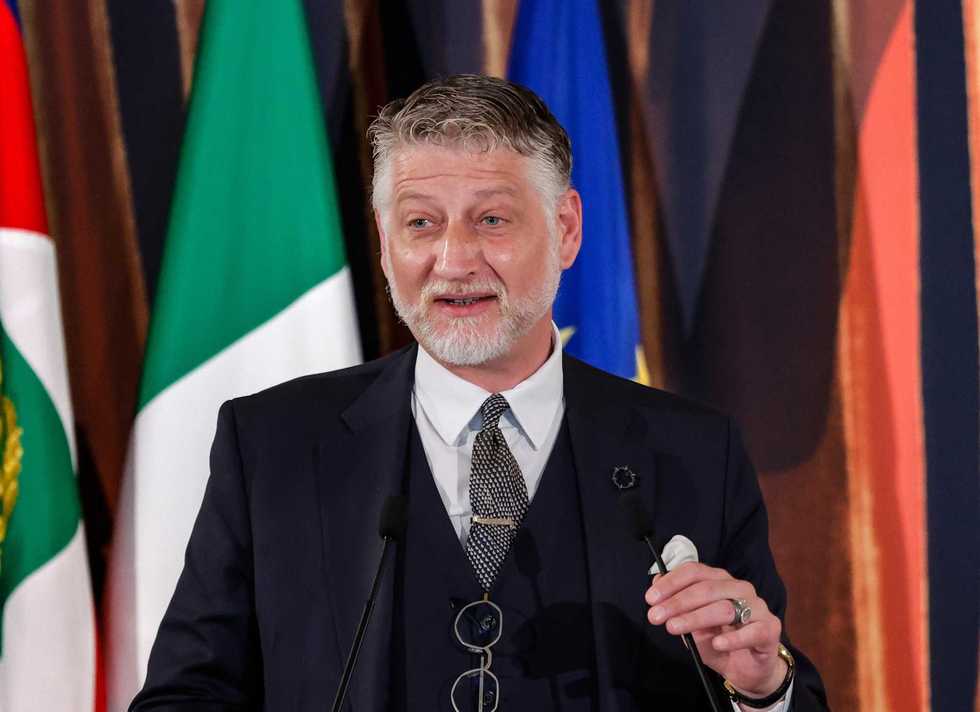 Convegno sull’IA spostato: è giallo