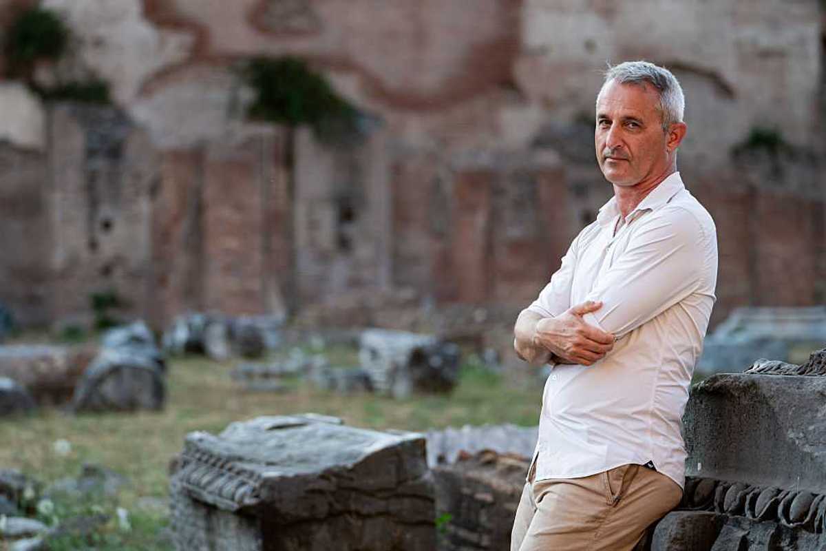 Scontro sui patentini antifascisti: Conte critica Meloni, non la censura