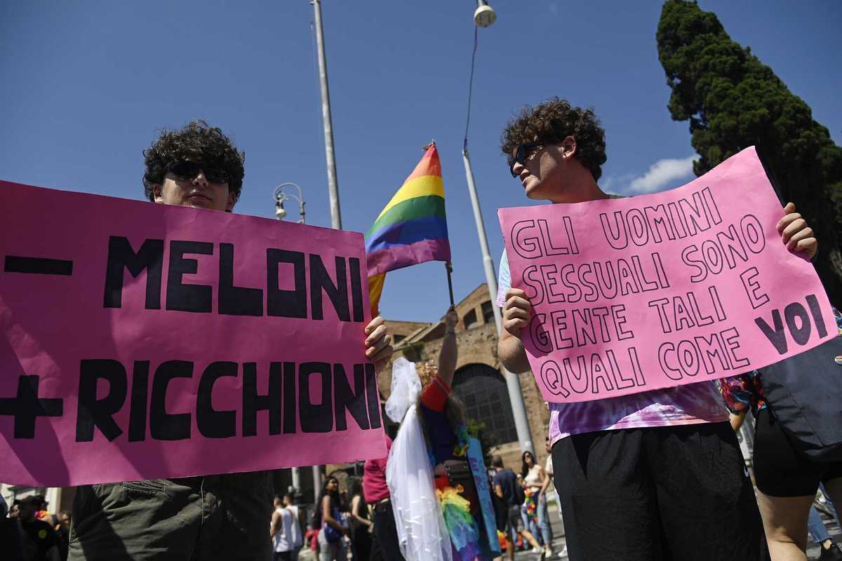 Per la Cgil con il caldo non si lavora, ma si può sfilare sul carro del Pride