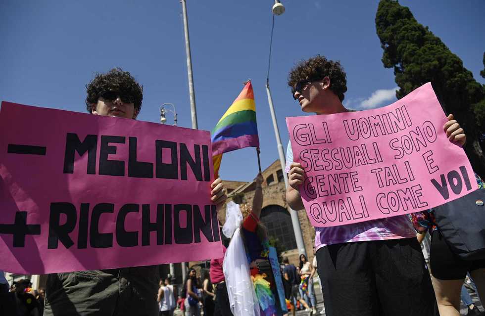 Per la Cgil con il caldo non si lavora, ma si può sfilare sul carro del Pride
