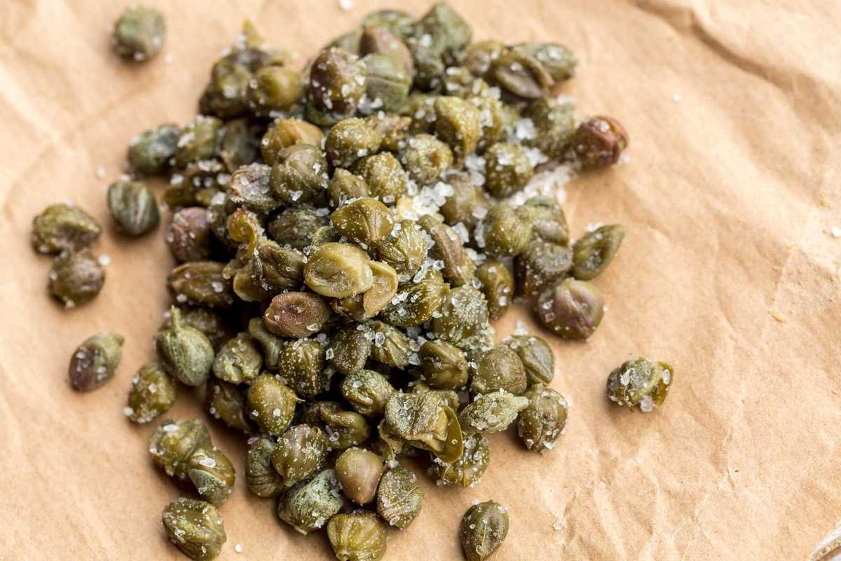 Capperi, ma che isola. A Pantelleria li usano in (quasi) tutti i piatti