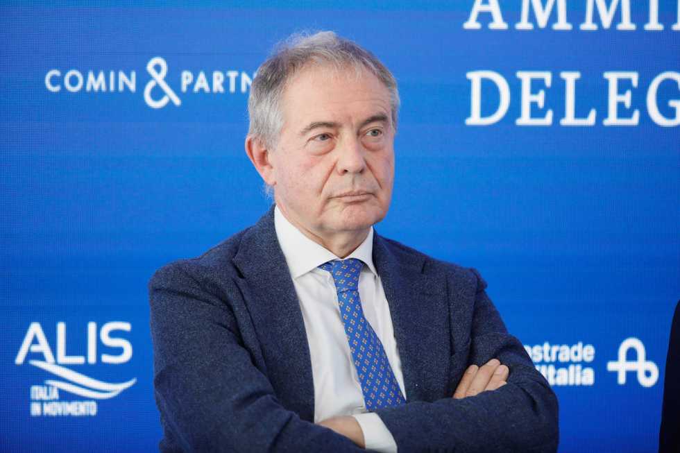 «I prezzi del petrolio sono crollati. Pure la benzina può calare di più»
