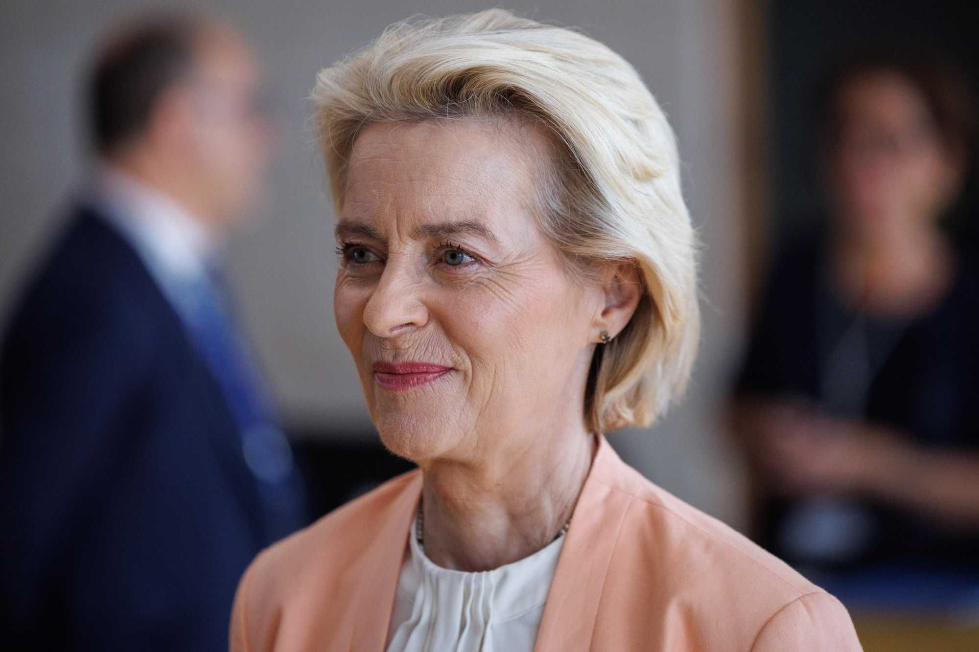 L’Ue piomba nel Medioevo. Aria spenta per i dipendenti ma Ursula resta al fresco