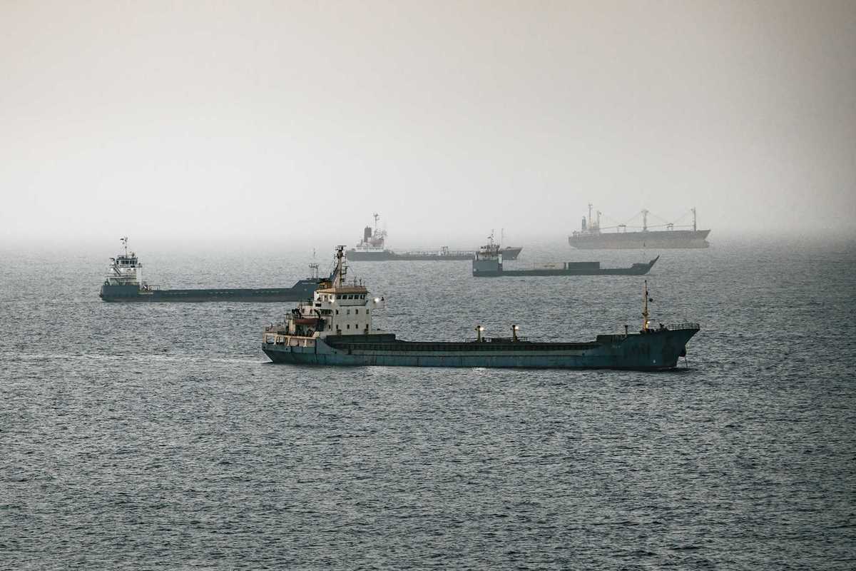 La pace è esplosa, l’Iran si riprende Hormuz