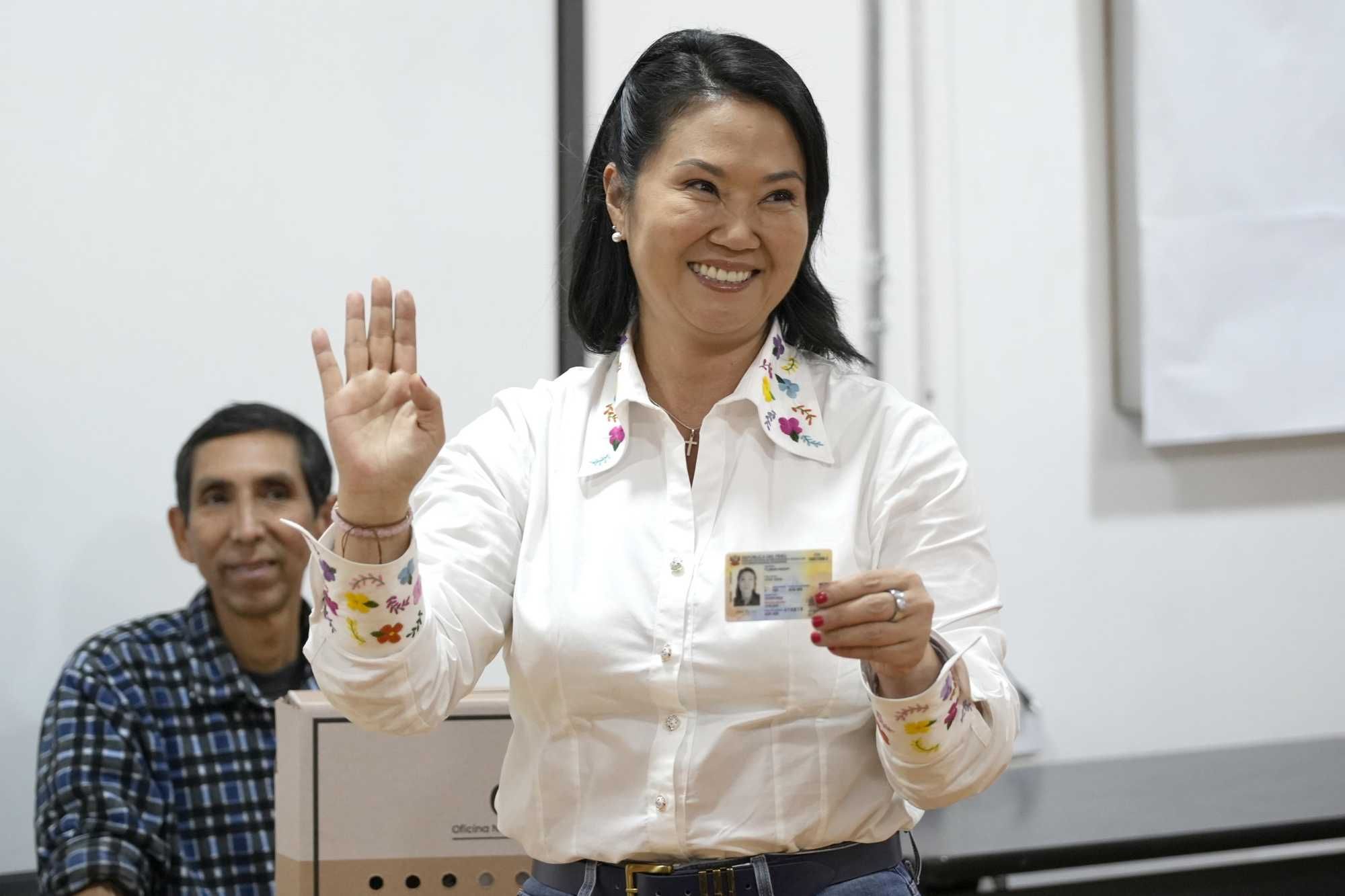 Il Perù richiama i Fujimori per uscire dal caos