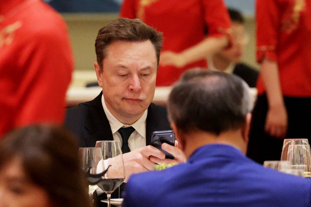 Throttling of Ukraine's Starlink Access Heightens Concerns Over Government ...