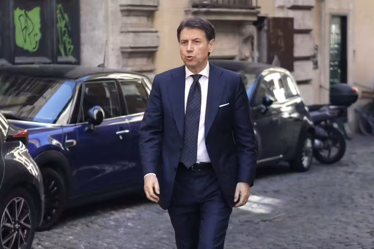 La mossa di Fdi è uno scacco al M5s. Conte: parlo però rimango