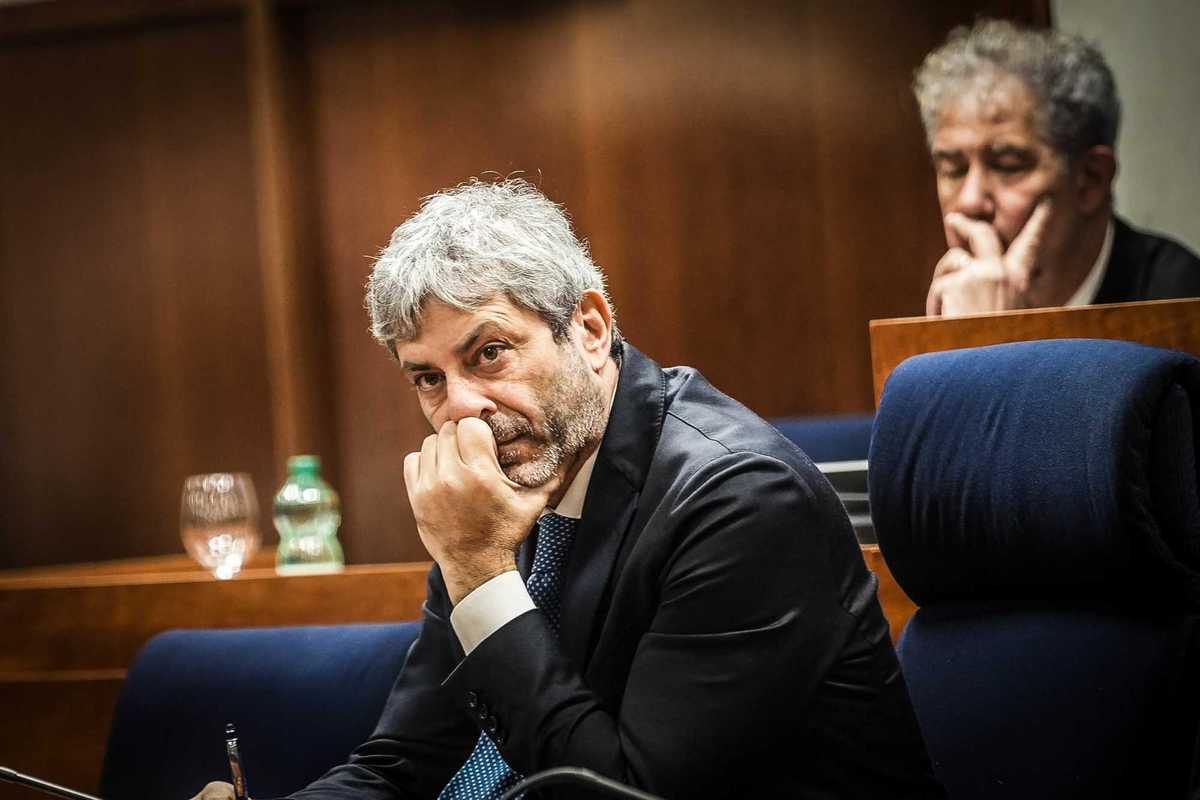 Fico fa un assist agli irregolari. Passa la mozione per bloccare il Cpr