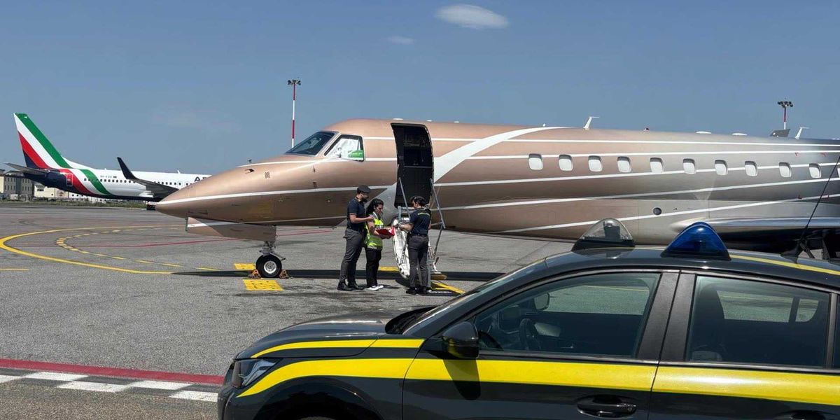 firenze la gdf scopre maxi evasione nei voli privati da Laverita.info firenze la gdf scopre maxi evasione nei voli privati