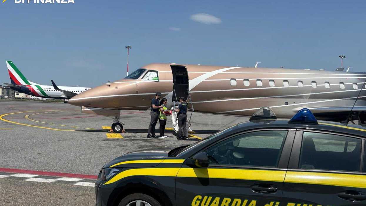 Firenze, la Gdf scopre maxi evasione nei voli privati