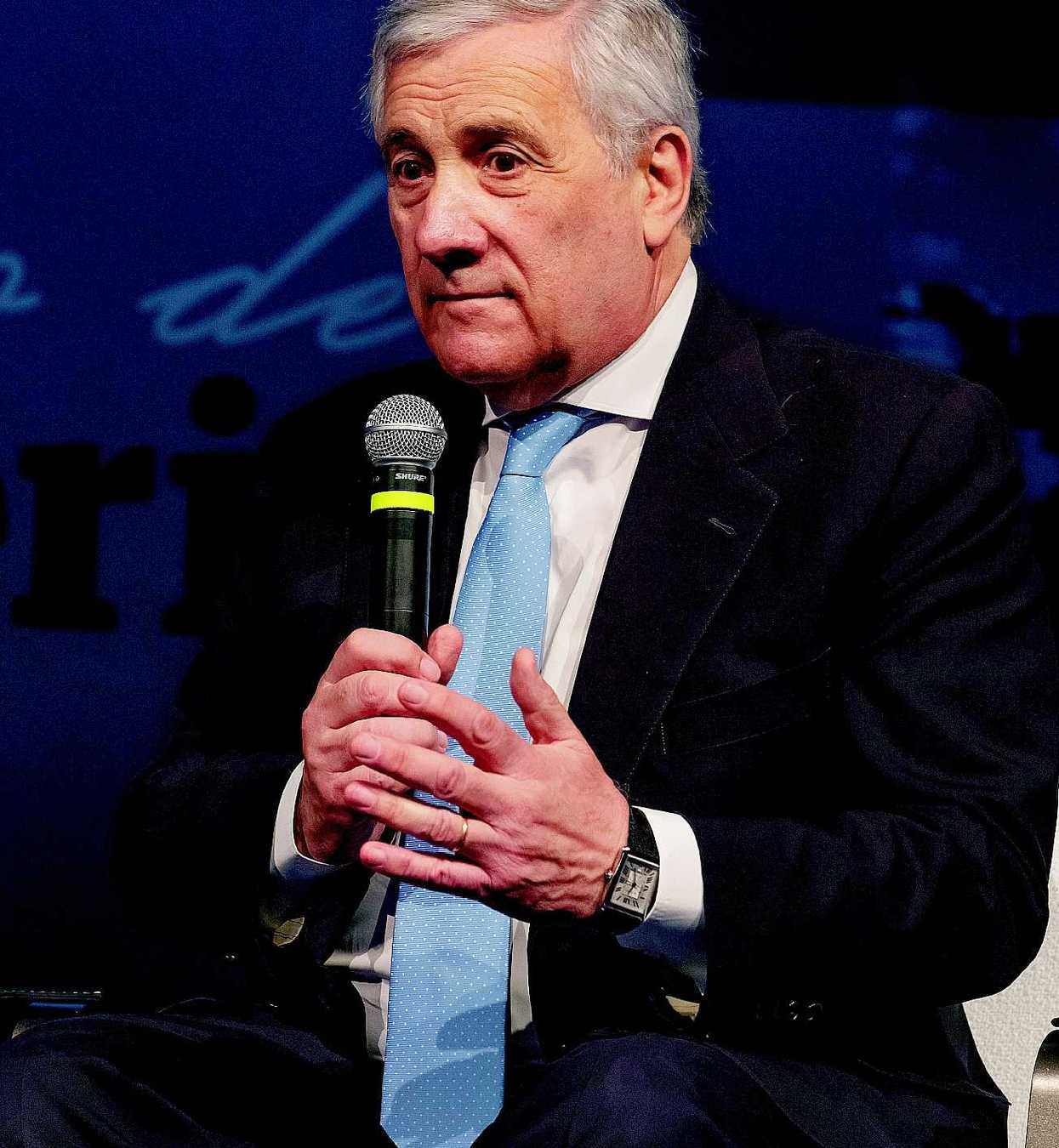 Tajani conta le crepe della Ue: «È rimasta in mezzo al guado. Italia unico governo stabile»