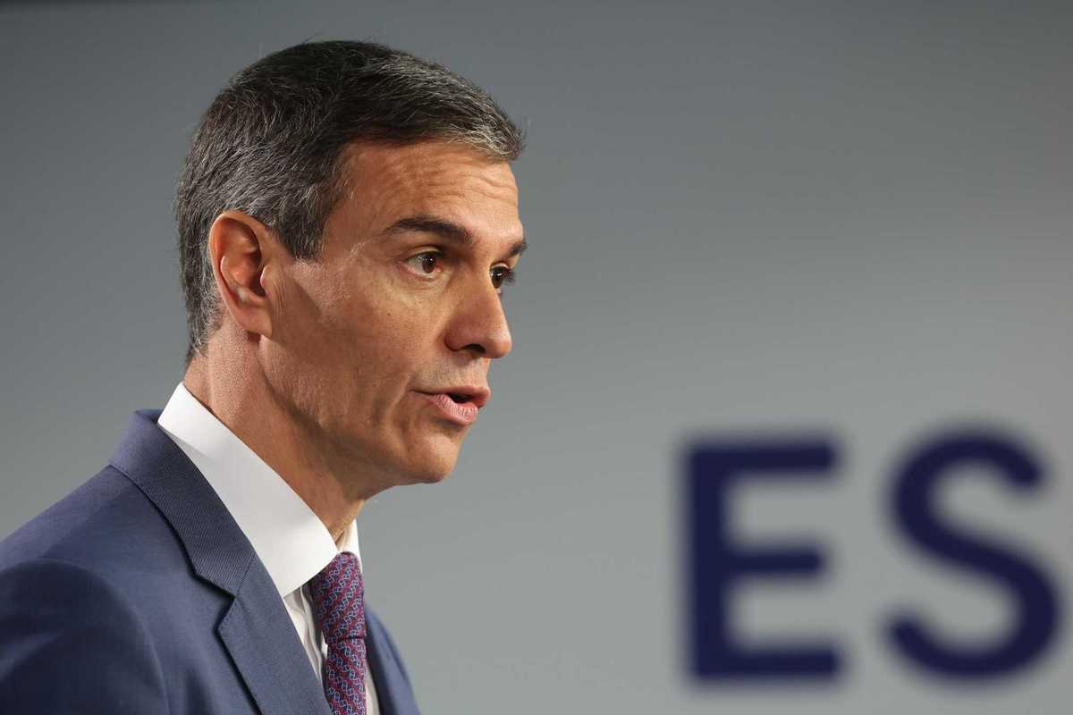 Sánchez si incolla alla poltrona e urla alla persecuzione giudiziaria