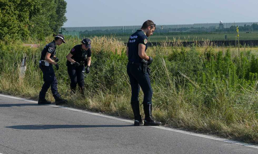 Cari uomini in divisa, ma chi ve lo fa fare?