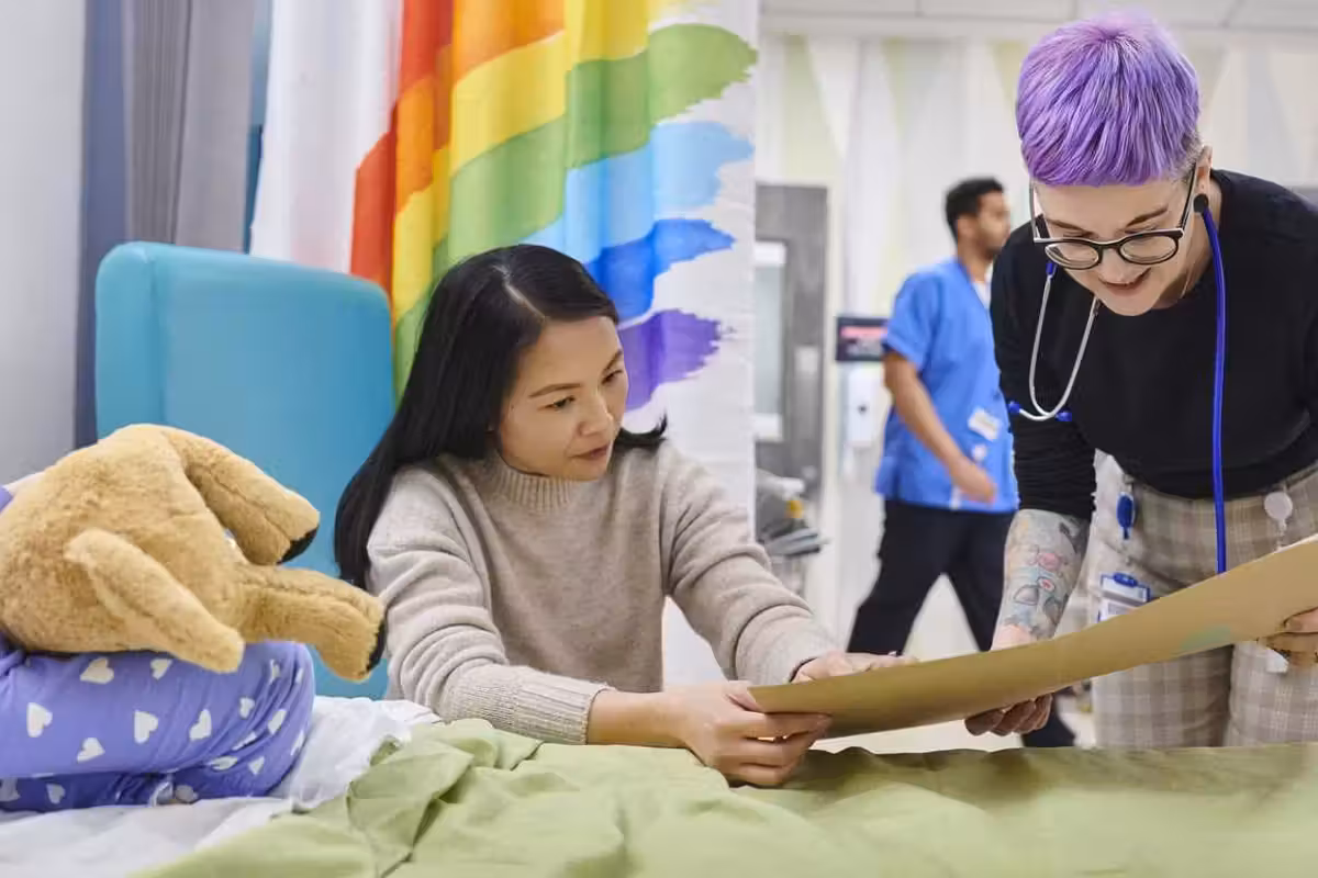 L’ultima dei pediatri: ambulatori neutri e linguaggio inclusivo per i bambini fluidi