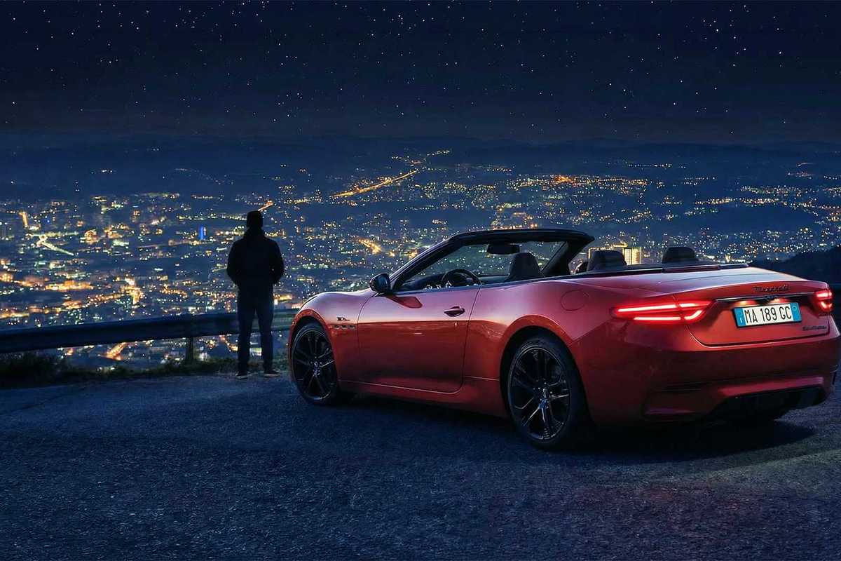 Maserati festeggia i 100 anni del Tridente con una costellazione di cento stelle