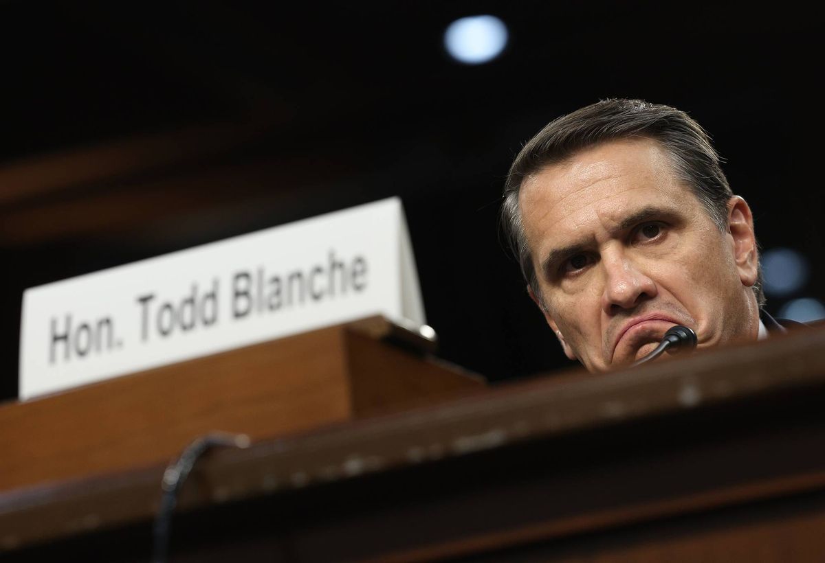 Trumps Justizminister Todd Blanche erweist sich als inkompetenter Narr