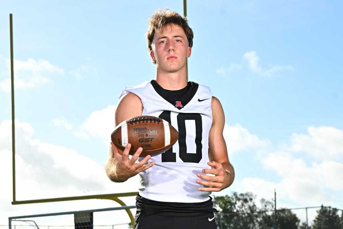 SHIFTING GEARS: FB Austin Football Eyes a Resurgence with Chapman Behind Center