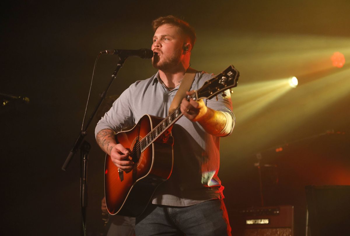 Country Star Zach Bryan Defies Robert Kraft's Censorship, Wearing 'Free ...