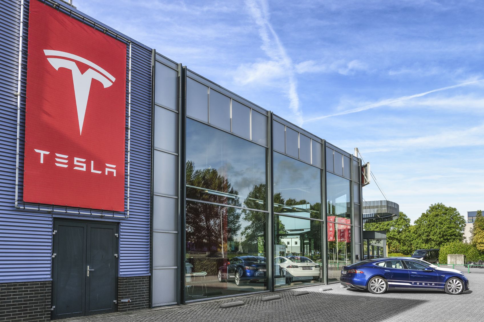 Tesla's Autopilot Partner Walks After Fatal Crash