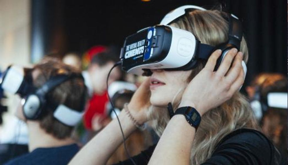 Cruise the Canals of Amsterdam in Virtual Reality Gearbrain