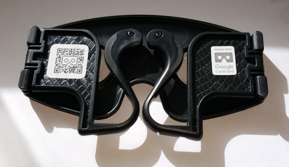a photo of backside of Cobra VR Viewer